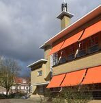 Een contrastrijke opname van het gebouw in de zon.
<br/>
Richard Keijzer, 2016-03-08